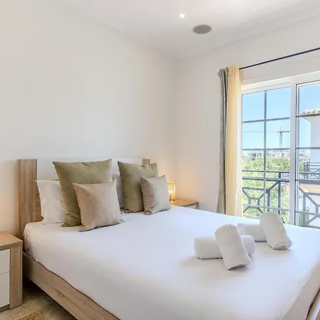 Apartment #325 Areias Walk To *